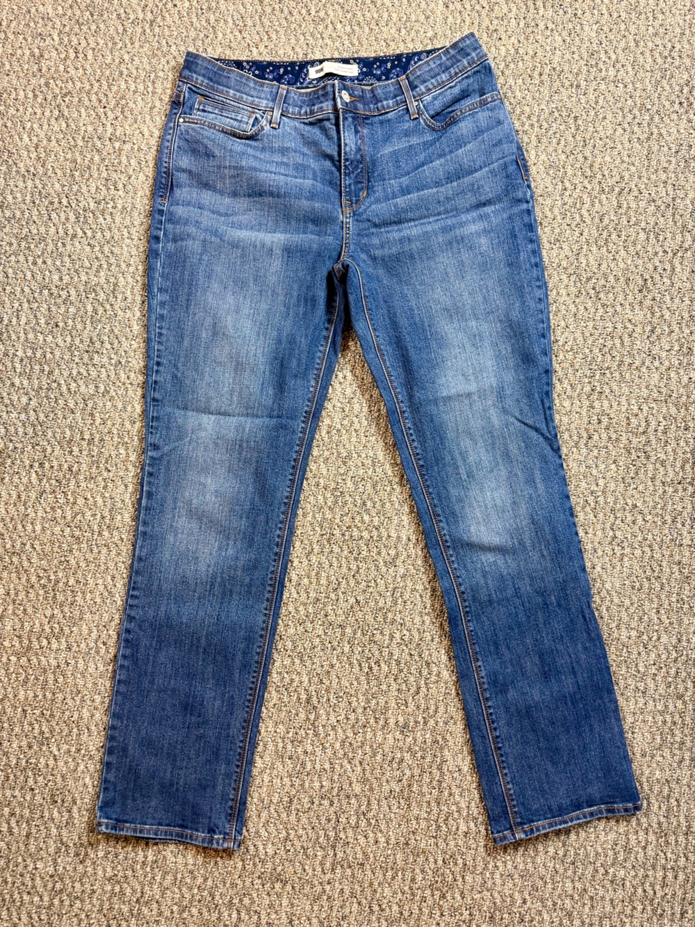 Levi’s 525 Perfect Waist Straight Leg Jeans Women's Medium Wash Blue Denim